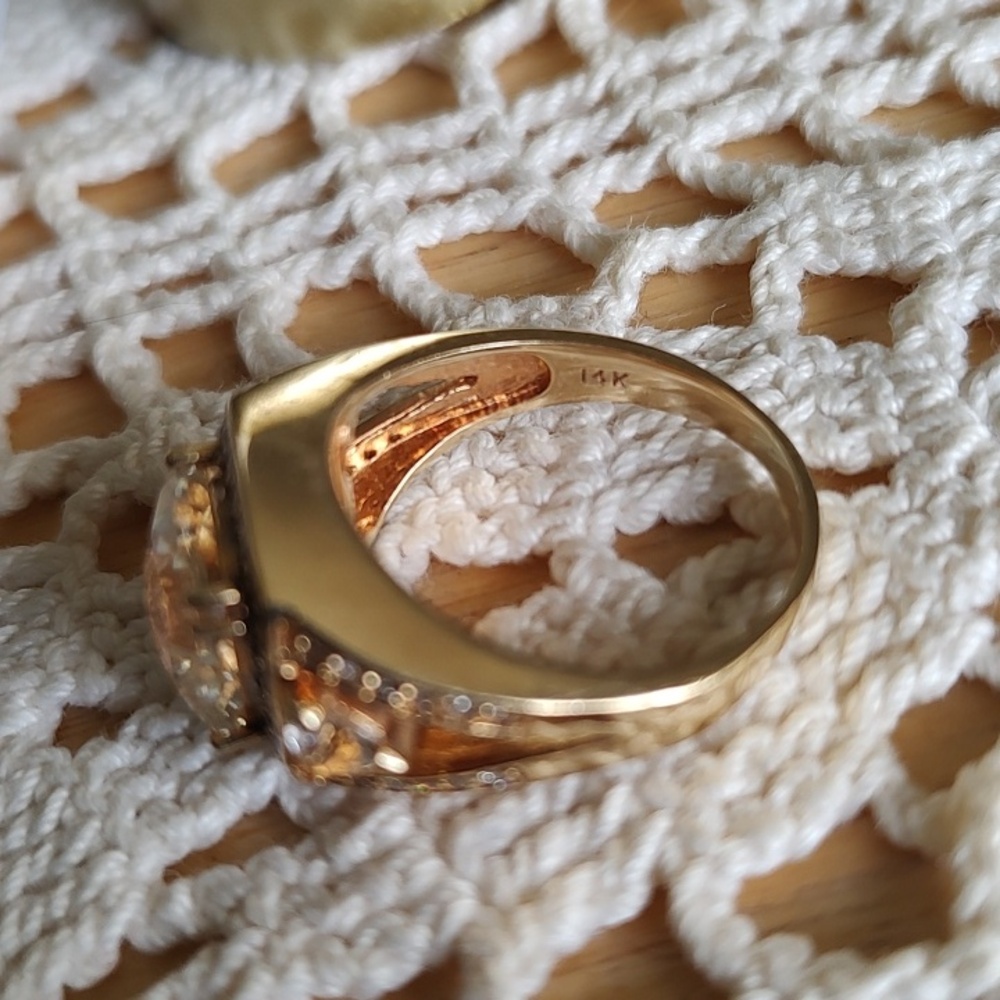 14k Gold-Ring with Smokey Topaz Center Stone - Elegant Women's Jewelry - Picture 7 of 7